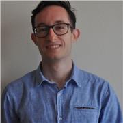 studente universitario impartisce ripetizioni